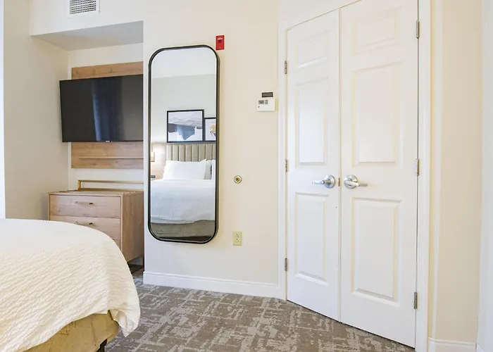 Staybridge Lafayette-airport By Ihg Hotel 3*